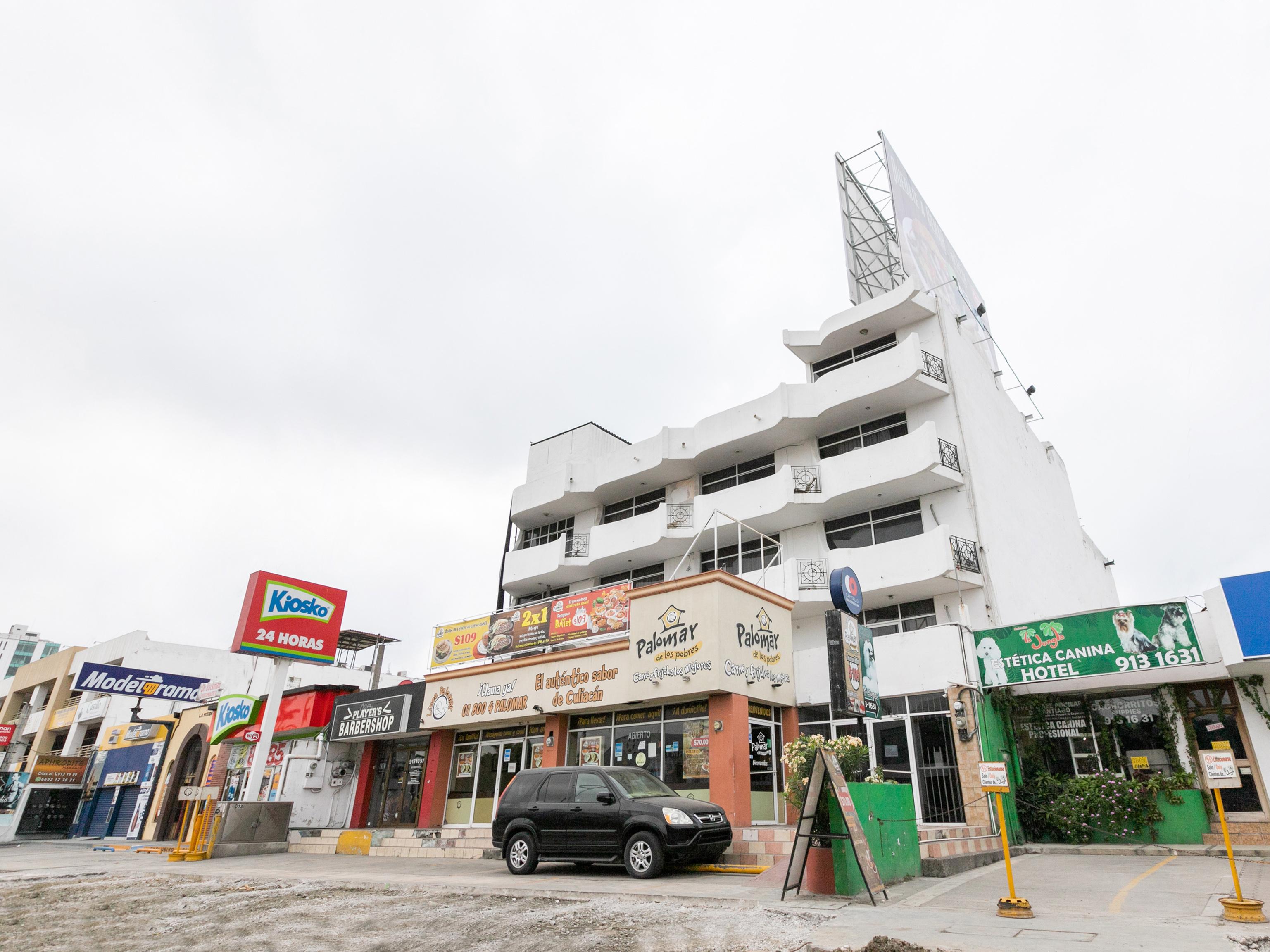 Capital O Zona Dorada Inn, Mazatlan Exterior photo